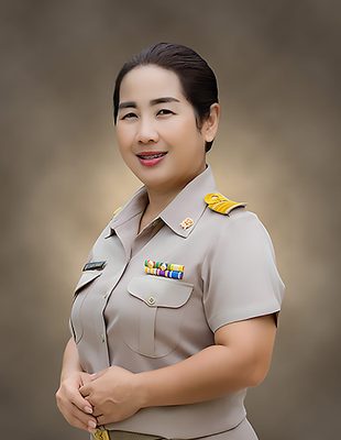 นางรุ่งนภา ชื่นพยอม